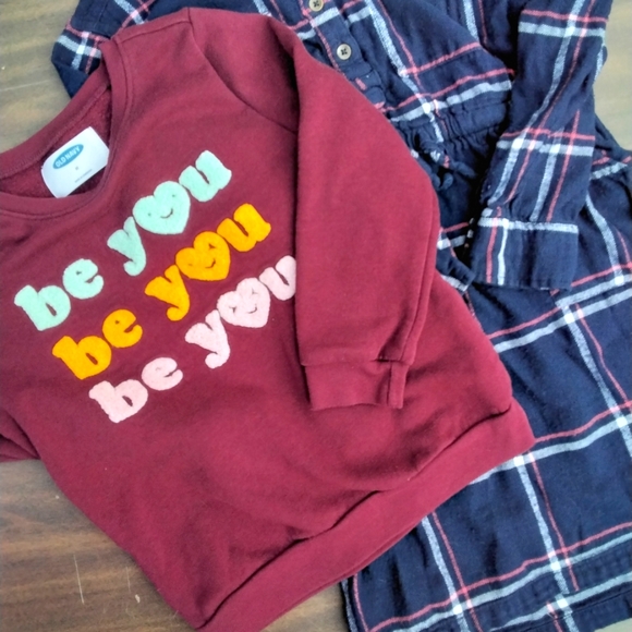 🙂 3/15 Old Navy sweatshirt 5t and dress 6/7 - Picture 7 of 8
